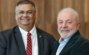 Agora é oficial! Lula nomeia Dino para o STF