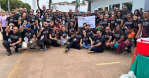 Categoria protesta em São Mateus: “Professor na rua, Ivo Rezende a culpa é tua”