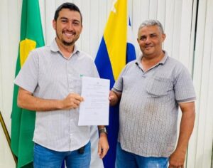 Prefeito de SPC manda abrir posto contratado pelo município para abastecer ônibus de campanha; jornalista filma e é agredido