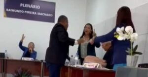 Treta em Câmara Municipal: vereadoras se xingam e quase vão aos tapas