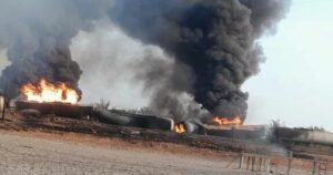 Trem da Vale descarrila e provoca grande incêndio no interior do Maranhão; veja imagens