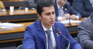 A pedido de Duarte Jr, empresas de milhas devem esclarecer suspensão de passagens áreas