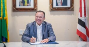 Brandão antecipa salários e concede ponto facultativo para servidores