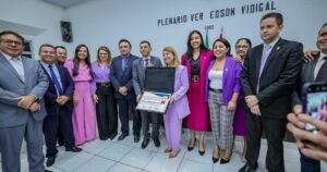 Iracema Vale recebe Título de Cidadã Caxiense em reconhecimento por serviços prestados ao município