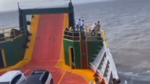 Com problema no motor, ferry boat fica parado durante travessia São Luís/Cujupe e Emap tenta justificar falha