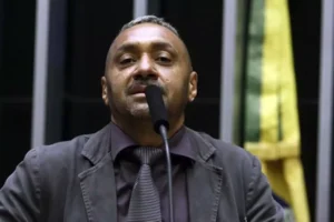 Dedo no c* e delegacia: Tiririca é acusado de importunação sexual
