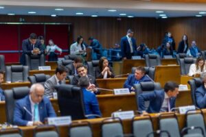 Assembleia aprova MP sobre redução parcial da taxa de licenciamento de veículos