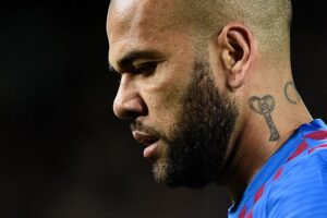 Se Daniel Alves pagar R$5,4 milhões, ganhará liberdade provisória, após decisão da Justiça da Espanha