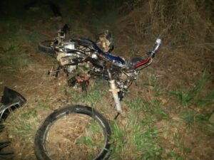 Casal que estava em moto morre ao bater de frente com carreta na BR 316