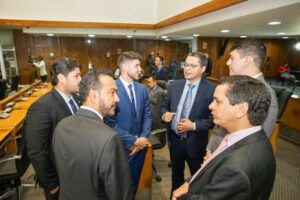 Salário de novos deputados da Assembleia Legislativa fica 19 vezes maior que da média do maranhenses