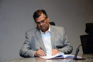 44 já assinaram pedido de impeachment de Flávio Dino; saiba quem