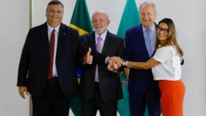 Lula oficializa Ricardo Lewandowski como novo ministro da Justiça