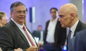 Dino diz que Moraes pediu legalmente relatórios ao TSE