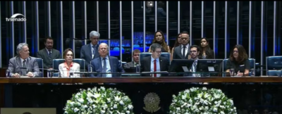 Após 19 anos, José Dirceu volta ao Congresso para sessão solene sobre democracia