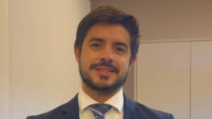 Flávio Costa é representado por advogado por suspeita de fraude processual