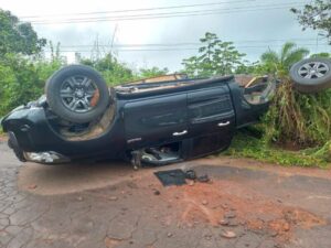 Lahesio se envolve em acidente e capota Hilux na MA 006