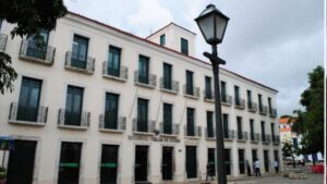 Antigo prédio da DPE é invadido por vândalo no Centro Histórico de São Luís