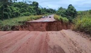 Intensas chuvas interditam BR-222 entre Bom Jesus das Selvas e Açailândia
