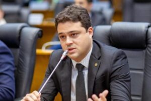 Assembleia aprova dois projetos de lei de autoria de Leandro Bello que beneficiam consumidores