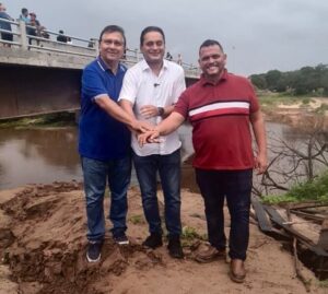 Nina Rodrigues: acompanhado do prefeito Rodrigues e Jones Braga, senador Weverton Rocha faz vistoria na Ponte sobre o Rio Munim