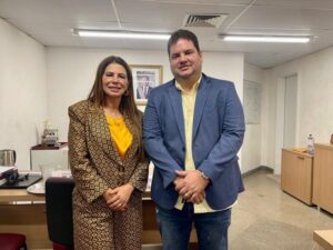 Deputado João Batista Segundo busca levar programas de atendimento às mulheres para baixada durante visita a SEMU
