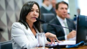 Não se pode cometer o mesmo erro de Bolsonaro, diz Eliziane, com crítica a Barroso