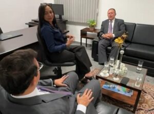 Eliziane recebe Brandão em Brasília e discute investimento de meio bilhão no estado