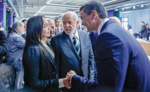 Eliziane Gama em mais uma missão ao lado de Lula…