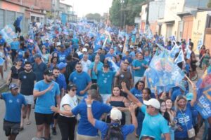 Raposa: milhares vestindo azul encheram as ruas da Pirâmide em apoio a Eudes Barros