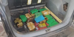 Quase 100 kg de crack são encontrados em fundo falso no porta-malas de carro na BR-135