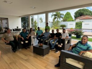 Ex-prefeito Valmir Morais e lideranças se reúnem com Cicinho em Estreito