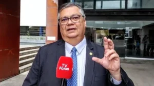 Flávio Dino determina regime de emergência climática para combater incêndios