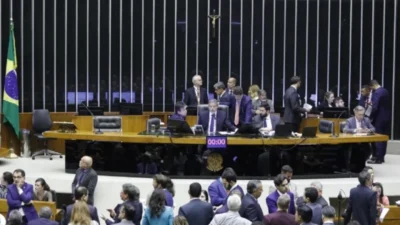 Câmara rejeita taxação de grandes fortunas