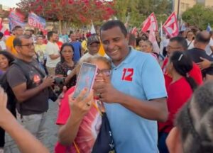 Imagens do dia: Fábio reúne a militância em caminhada na Rua Grande…