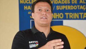 Felipe Camarão pede expulsão do presidente do SINPROESSEMMA do PT