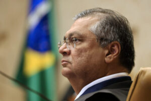 Flávio Dino, o ministro três em um… Então, Dino estaria tomando decisões presidenciais unilateralmente?
