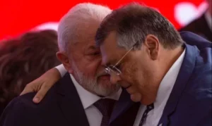Flávio Dino diz a Lula que “toparia ocupar vaga de Rosa Weber” no STF…