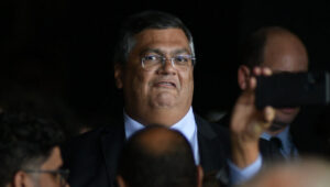 Flávio Dino se perde, ele próprio, no debate sobre vaga no STF…