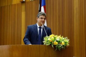 Francisco Nagib defende professores e denuncia seletivo irregular em Codó