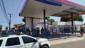 Jovem é executado com cinco tiros em posto de combustível