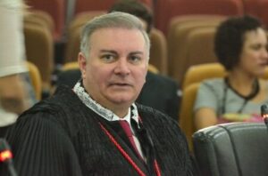 Presidente do TJMA derruba decisão de afastamento e manda voltar prefeita de Araioses