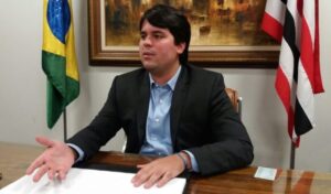 André Fufuca mantém liderança do PP na Câmara…