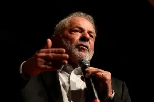 Lula embarca em SP para viagem ao Egito onde participará da COP 27