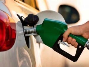 Petrobras reajusta em 7,12% preço da gasolina para distribuidoras