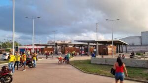 Audiência conciliatória tenta encerrar greve de ônibus nesta quinta-feira (8)