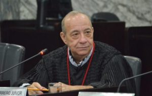 Guerreiro Jr. recorre de decisão do STF que o manteve afastado do TJ