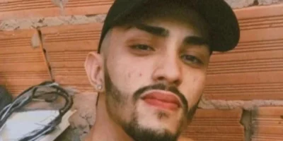 Dupla em motocicleta mata homem que estava sentado em calçada, em Imperatriz