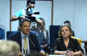 Haddad e Gleisi medem forças de olho na sucessão de Lula