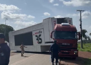 Vídeo: Tiro e confusão envolvendo aliados de prefeito no MA e oposição por conta de trio elétrico