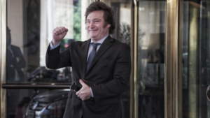 Milei é aprovado por 58% dos argentinos, diz pesquisa